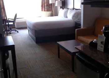 Holiday Inn Express Hotel & Suites PERRY by IHG hotel thumbnail 5