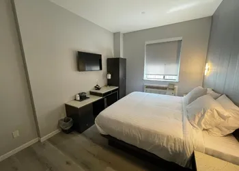 King Hotel Brooklyn Sunset Park hotel thumbnail 3