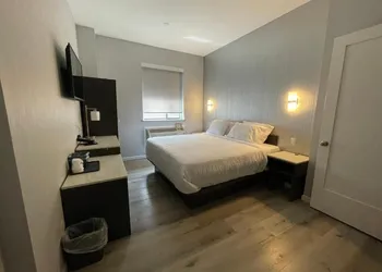 King Hotel Brooklyn Sunset Park hotel thumbnail 6