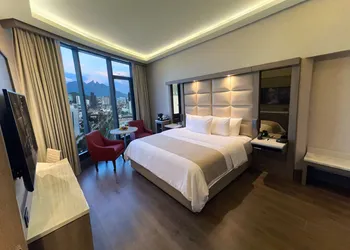 Safi Royal Luxury Metropolitan hotel thumbnail 6