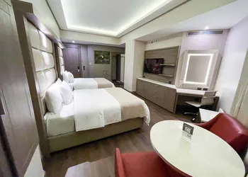 Safi Royal Luxury Metropolitan hotel thumbnail 8