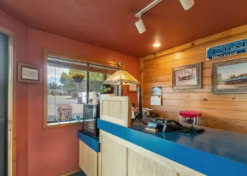 Willamette Pass Inn hotel thumbnail 2