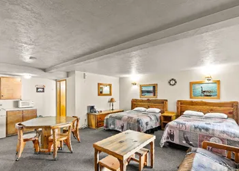 Willamette Pass Inn hotel thumbnail 4