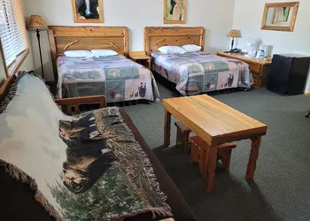 Willamette Pass Inn hotel thumbnail 5