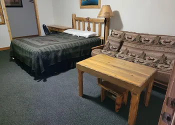 Willamette Pass Inn hotel thumbnail 6