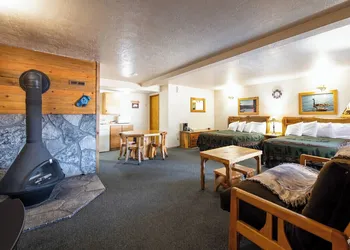 Willamette Pass Inn hotel thumbnail 7