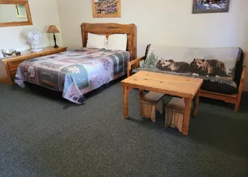 Willamette Pass Inn hotel thumbnail 8