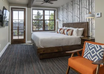 Ski Inn Taphouse Hotel hotel thumbnail 2