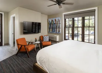 Ski Inn Taphouse Hotel hotel thumbnail 5