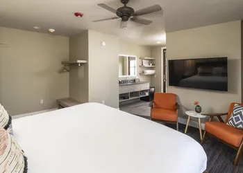 Ski Inn Taphouse Hotel hotel thumbnail 7