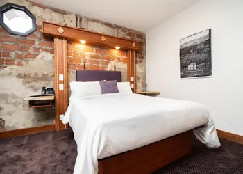 The Horton Hotel and Rooftop Lounge hotel thumbnail 6