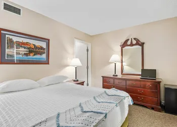 Top Floor Standard Suite Bay View hotel thumbnail 3