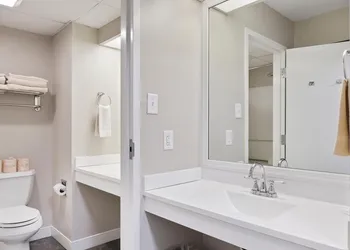 Top Floor Standard Suite Bay View hotel thumbnail 5