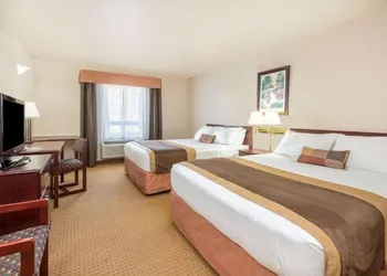 Gold Circle Inn hotel thumbnail 5