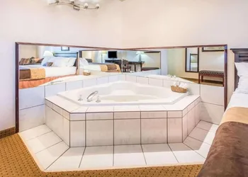 Gold Circle Inn hotel thumbnail 8