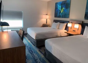 La Quinta Inn & Suites by Wyndham Galveston North at I-45 hotel thumbnail 6