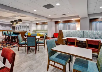 Hampton Inn By Hilton Paris hotel thumbnail 2