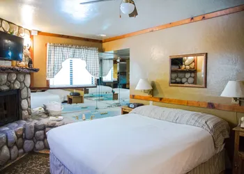 Sleepy Forest Cottages hotel thumbnail 2