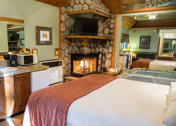 Sleepy Forest Cottages hotel thumbnail 3