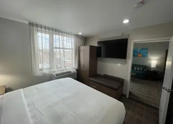 MainStay Suites Bronx - Belmont hotel thumbnail 3