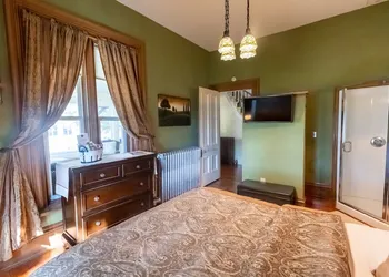 Braywood Inn hotel thumbnail 4