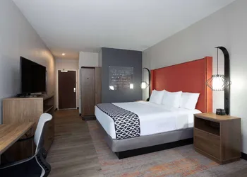 La Quinta Inn & Suites By Wyndham Pflugerville hotel thumbnail 5
