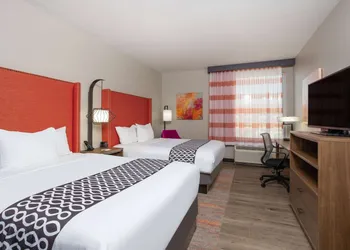 La Quinta Inn & Suites By Wyndham Pflugerville hotel thumbnail 7