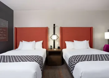 La Quinta Inn & Suites By Wyndham Pflugerville hotel thumbnail 8