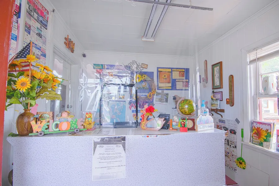 Sunflower Motel Hiawatha By OYO hotel detail image 2