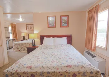 Sunflower Motel Hiawatha By OYO hotel thumbnail 7