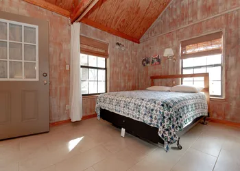 Seven Bluff Cabins hotel thumbnail 6