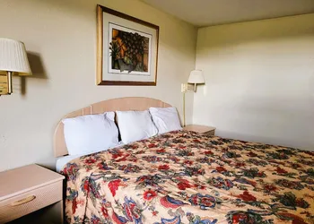 USA Inn Junction City Near Fort Riley hotel thumbnail 5
