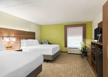 Holiday Inn Express Hotel & Suites Bentonville by IHG hotel thumbnail 3