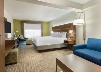 Holiday Inn Express Hotel & Suites Bentonville by IHG hotel thumbnail 6