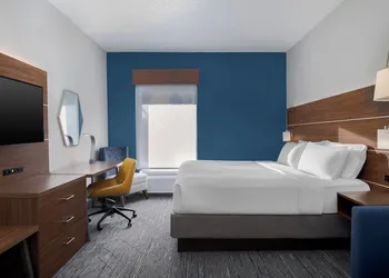 Holiday Inn Express Hotel & Suites Bentonville by IHG hotel thumbnail 7