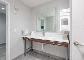 Hampton Inn & Suites Port Lavaca hotel thumbnail 8