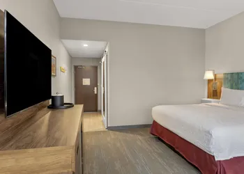Hampton Inn By Hilton Cornwall hotel thumbnail 7