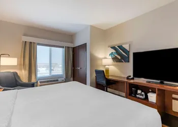 Comfort Inn & Suites Bennett hotel thumbnail 6