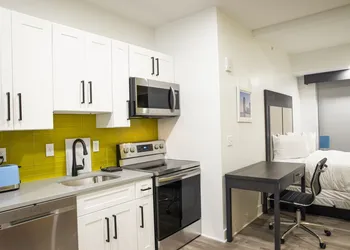 Peachtree Suites hotel thumbnail 5