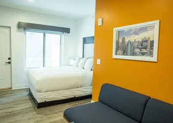 Peachtree Suites hotel thumbnail 6
