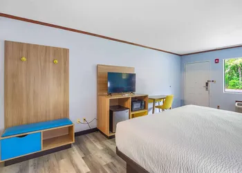 Days Inn by Wyndham Foley - North Gulf Shores hotel thumbnail 4