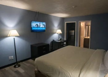 Ashley Motel hotel thumbnail 2