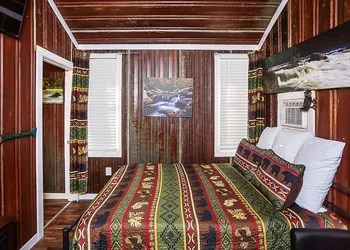 Yowie Cabin hotel thumbnail 2
