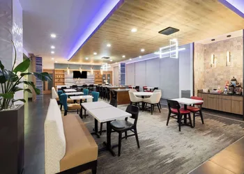 La Quinta Inn & Suites by Wyndham El Paso East Loop-375 hotel thumbnail 5