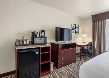 Cobblestone Hotel & Suites - De Pere/Green Bay hotel thumbnail 6
