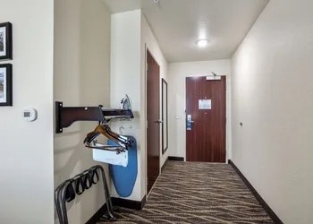 Cobblestone Hotel & Suites - De Pere/Green Bay hotel thumbnail 7