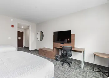 Holiday Inn Express Kansas City North – Parkville by IHG hotel thumbnail 7