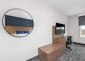 Holiday Inn Express Kansas City North – Parkville by IHG hotel thumbnail 8
