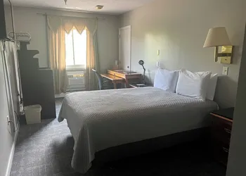 Vacationland Inn & Suites hotel thumbnail 6