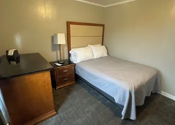Vacationland Inn & Suites hotel thumbnail 8